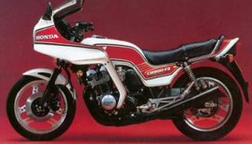 Storia della Honda CB900F “Bol d’Or”, la potente bialbero. Foto