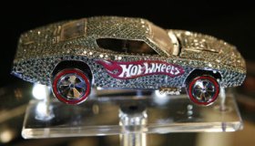 L’auto Hot Wheels d’oro, diamanti e rubini da 140mila dollari. Foto
