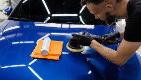 Come fare la lucidatura dell'auto nel proprio garage