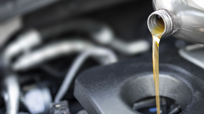 Olio motore: come riconoscere il consumo anomalo e cosa fare