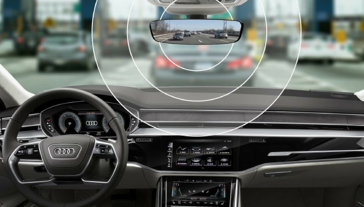 Audi introduce un nuovo telepass integrato nello specchietto