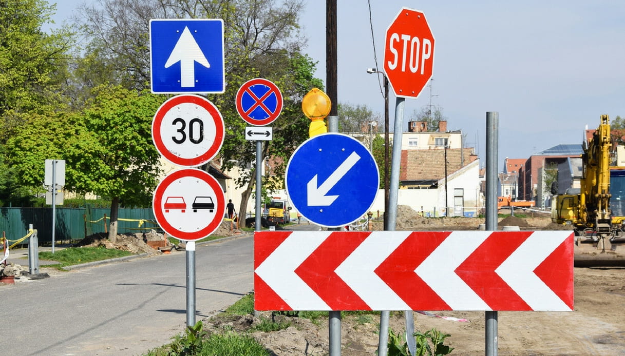 Tutti i segnali stradali in Italia
