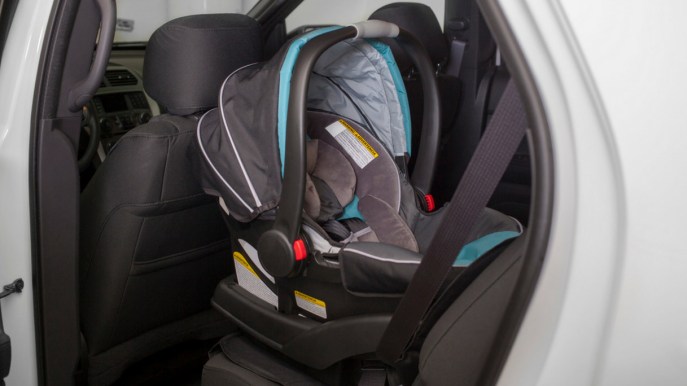 In arrivo i sensori anti-abbandono per i bimbi in auto: tutte le novità