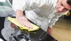 Il trucco facile e veloce per togliere i graffi dall'auto