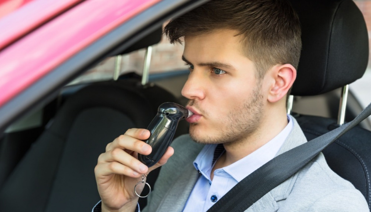Sicurezza alla guida: ora Google Assistant potrà fare l'alcol test