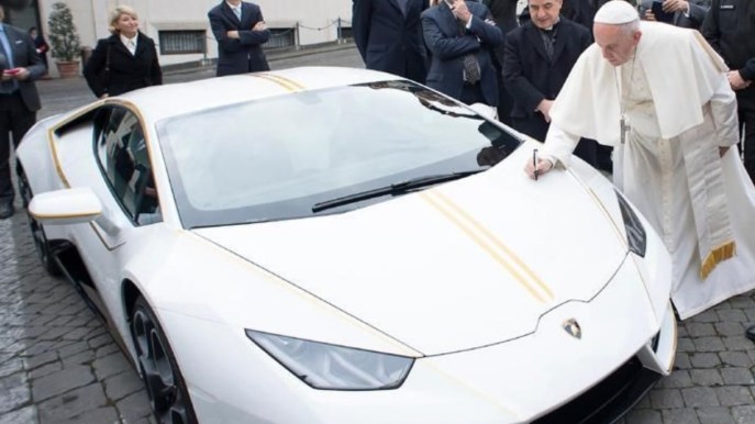 All’Asta la Lamborghini del Papa per un prezzo ‘stellare’