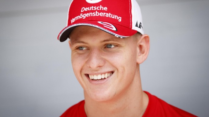 Mick Schumacher sulla Ferrari: tutto pronto per il debutto nei test