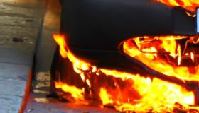 Tesla prende fuoco da sola in un garage: misteri sulle cause