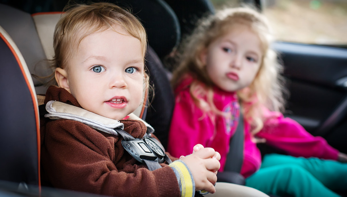Mal d'auto bambini: cosa fare se il bambino soffre il mal d'auto