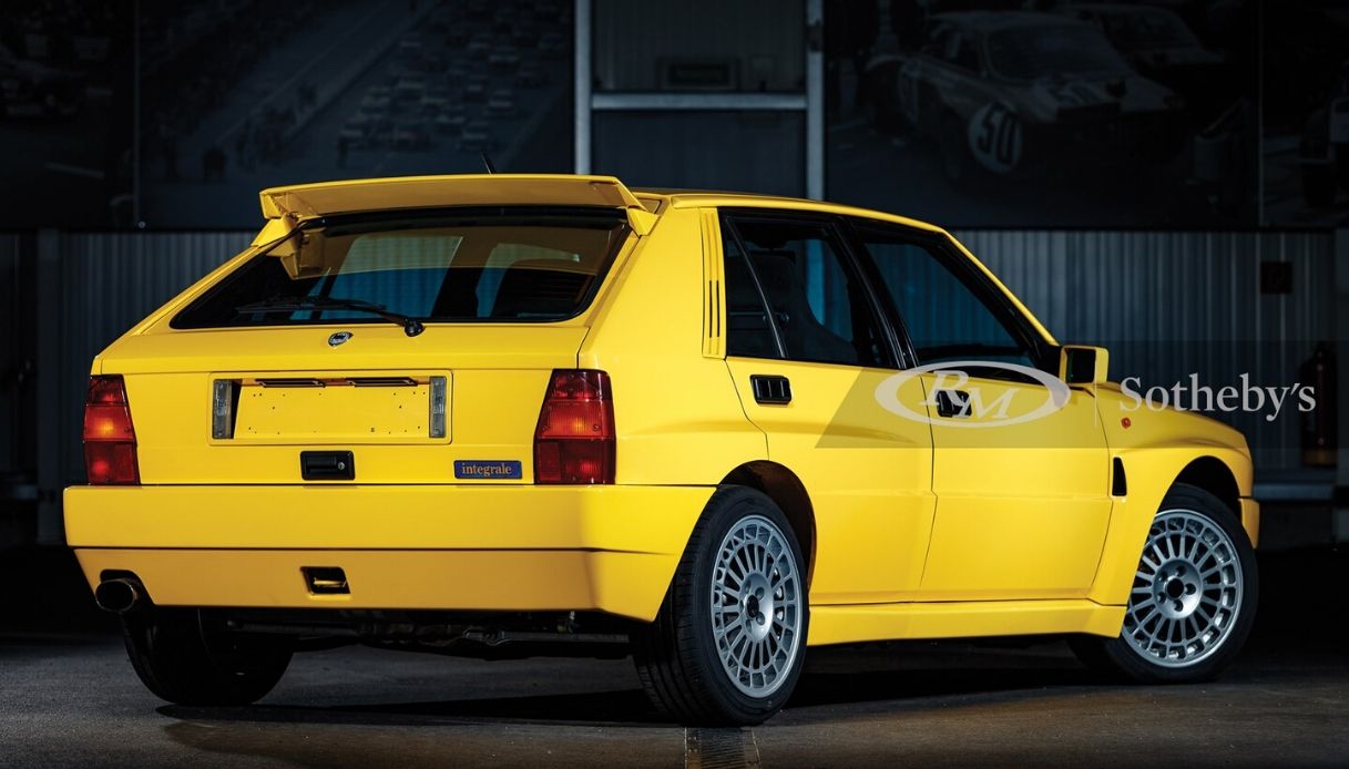 lancia delta integrale evoluzione giallo