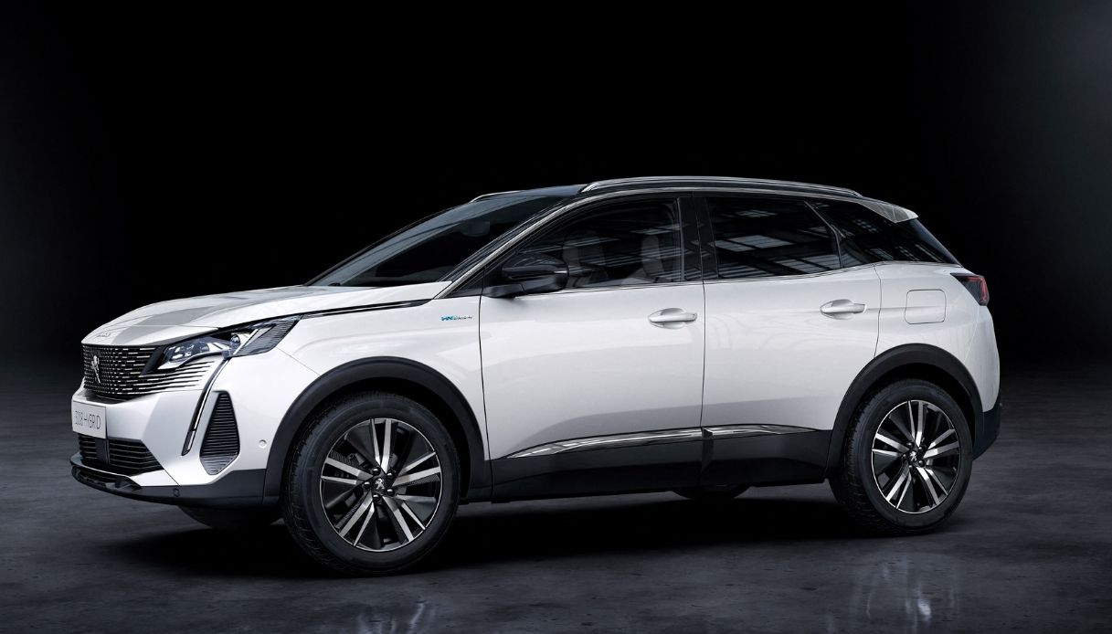 SUV PEUGEOT 3008 nuovo