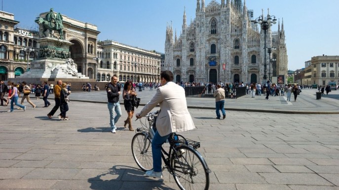 Milano, rivoluzione del traffico: ok alle bici in contromano