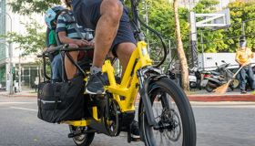 L’ e-bike pieghevole ideale per trasportare bimbi e spesa