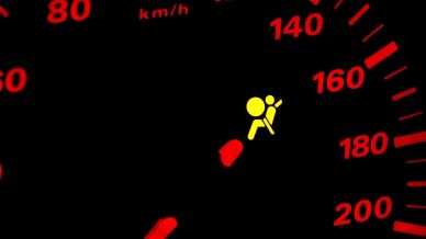 Spia dell'airbag accesa: qual è il problema e cosa fare