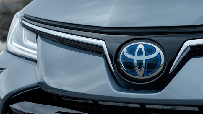 Il presidente di Toyota stronca le auto elettriche