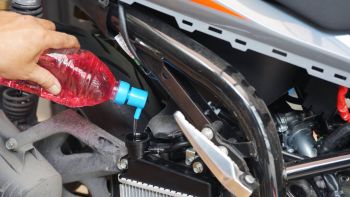 Liquido refrigerante auto: a cosa serve e come sceglierlo