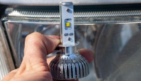 Lampadine e fari auto, quando cambiarli e quali tipi scegliere