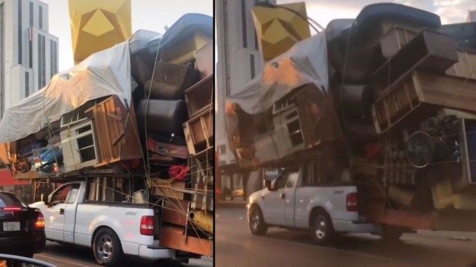 Follia in Messico, carica l’arredamento di casa sul pick-up per traslocare