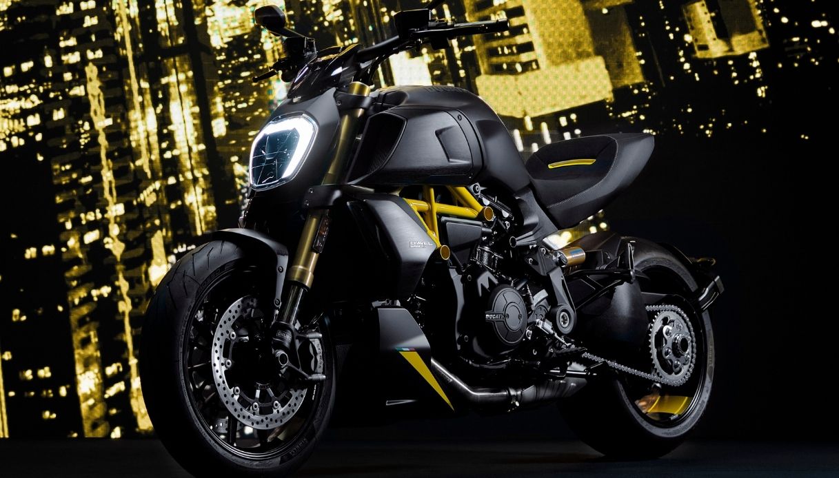 Nuova Ducati Diavel Model Year 2022 Black and Steel