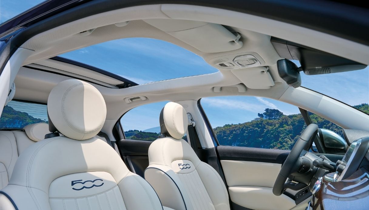 Gli interni della meravigliosa Fiat 500X Yachting