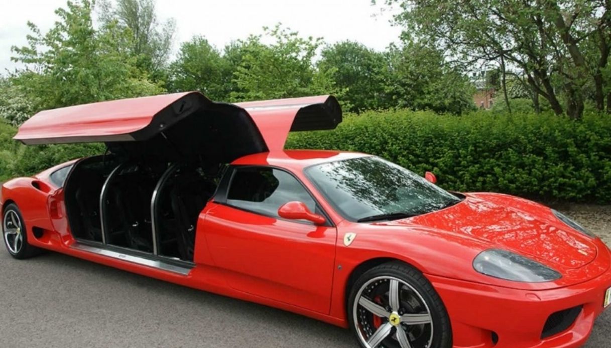 In vendita la Ferrari 360 Modena limousine