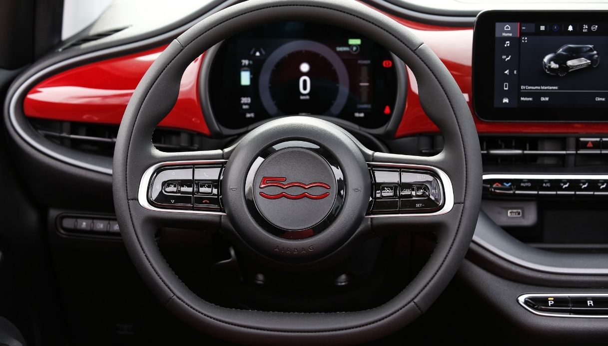 Gli interni della nuova Fiat 500(RED)