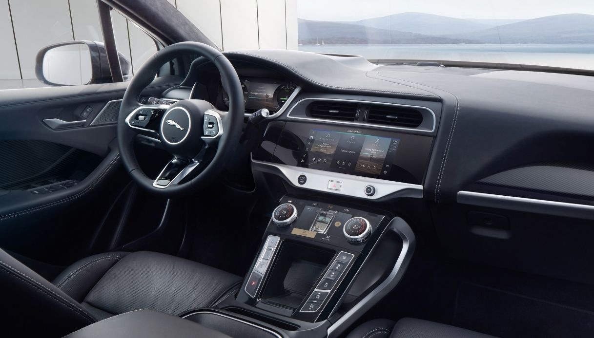 Le nuove funzionalità Alexa su I-Pace