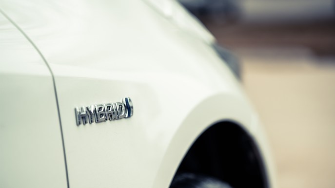 Ora l’Europa prende di mira le auto ibride plug-in