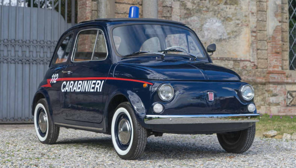 La storica Fiat 500 F dei Carabinieri all'asta