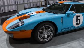 Distrugge una Ford GT perché non sa usare il cambio manuale