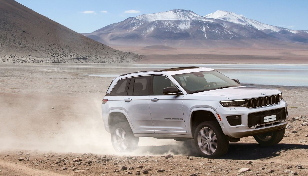 Jeep Grand Cherokee diventa ibrida