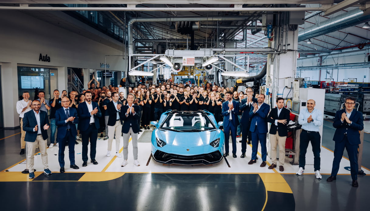 Lamborghini produce l'ultima Aventador