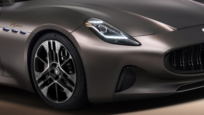 La nuova Maserati senza veli: è la prima della storia