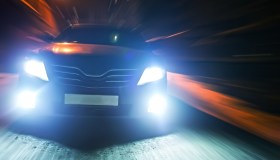 Luci auto, come e quali utilizzare di giorno e di notte