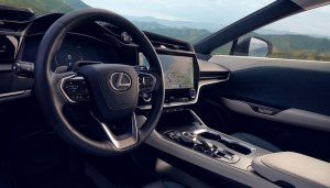 In arrivo il cambio manuale "digitale" per i veicoli elettrici: l'idea di Lexus