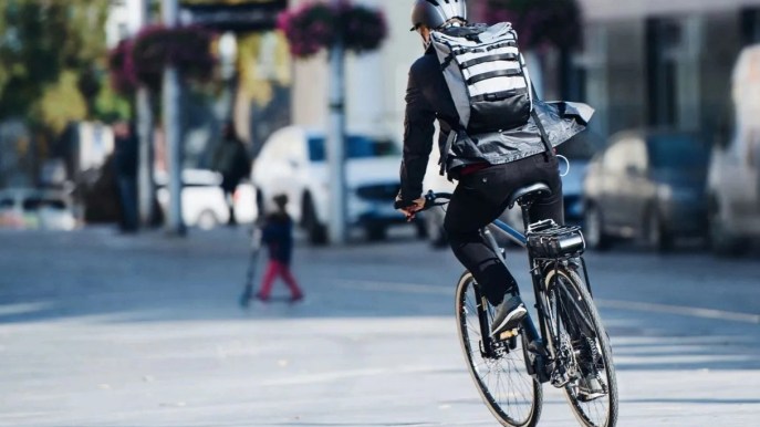 Andare in bici senza luci: cosa si rischia