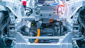 Retrofit elettrico: Stellantis trasforma le auto con motore termico