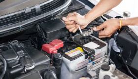 Cambiare batteria dell’auto da soli: come fare