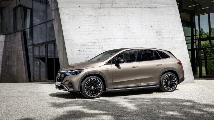Mercedes EQE SUV