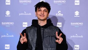 Scatta l'accusa per il cantante Ultimo: in tre in scooter senza casco