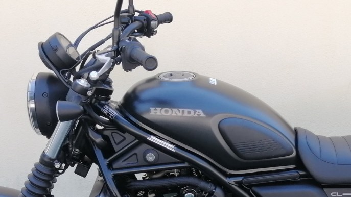 Honda CL500, la moto su misura per il motociclista del nuovo millennio: prova su strada
