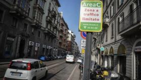 Milano, nuove regole per Area B e C: per i camion cambia tutto