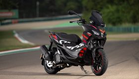 Aprilia SR GT, lo scooter “urban adventure”