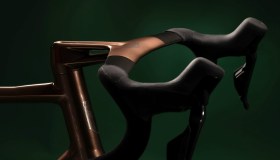 Aston Martin controcorrente crea la nuova bici muscolare