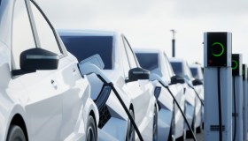 Auto elettriche, il paradosso: stop al trasporto pubblico