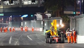 A Las Vegas un tombino beffa la Ferrari di Sainz