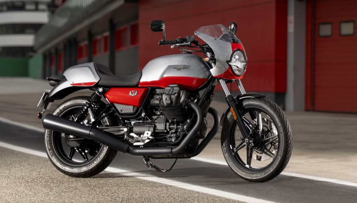 Moto Guzzi V7 Stone Corsa: l'edizione speciale a EICMA 2023