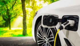 La puntata di Report sui costi nascosti delle auto elettriche fa discutere