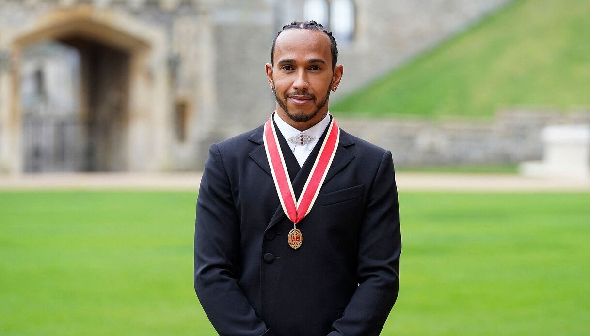 Lewis Hamilton è stato insignito del titolo di baronetto per volontà della Regina Elisabetta
