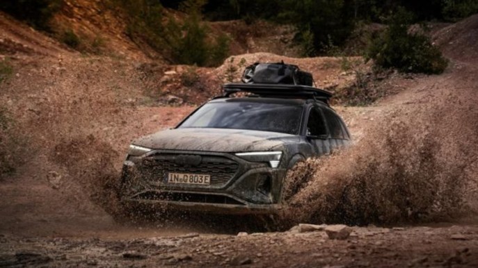 Audi Q8 e-tron edition Dakar: belva a prova di deserto
